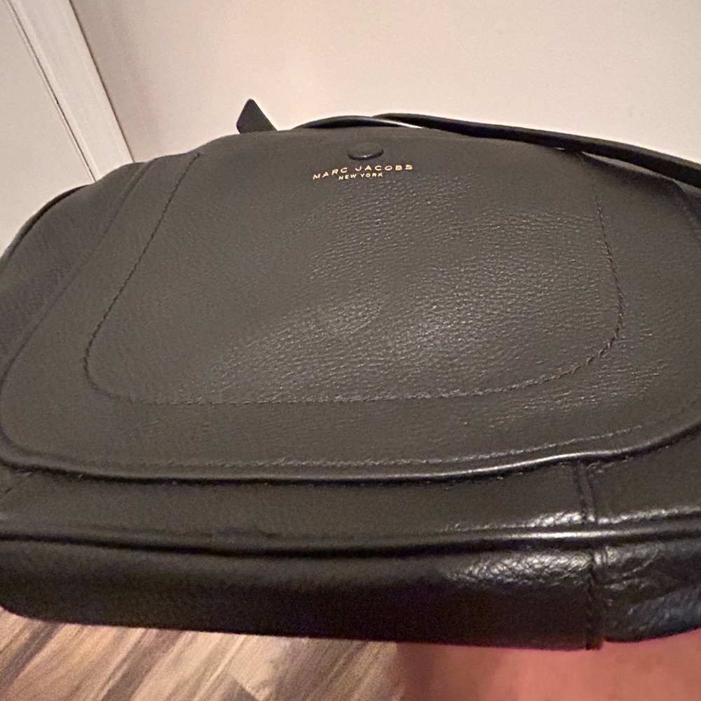 STYLISH Marc Jacobs hobo bag with matching wallet. ***WALLET SOLD SEPARATELY*** - Picture 7 of 11